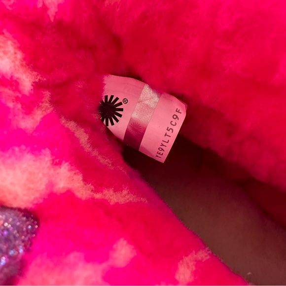 Authentic UGG Fluff Mini Quilted Zebra Boots - Picture 10 of 12